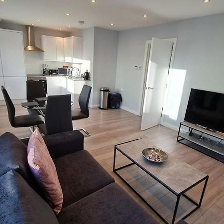 Cosy Flats Near Heathrow, Group Bookings Available With Parking Space Hounslow Exterior foto