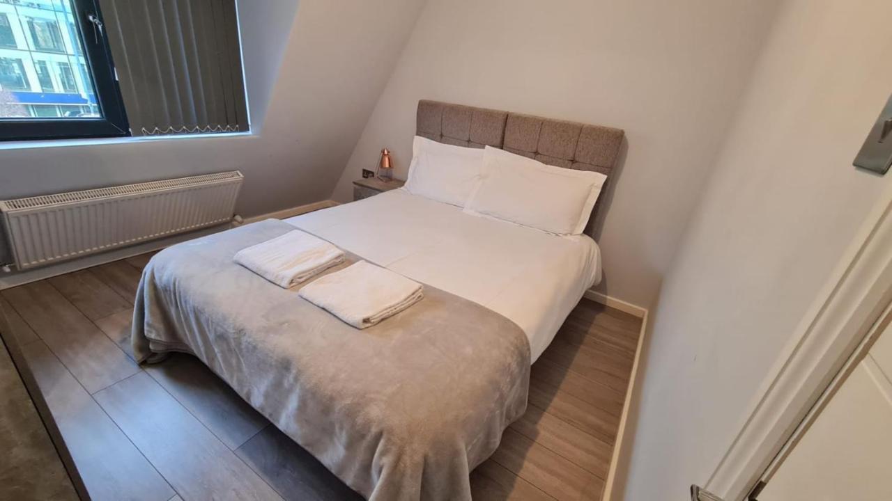 Cosy Flats Near Heathrow, Group Bookings Available With Parking Space Hounslow Exterior foto