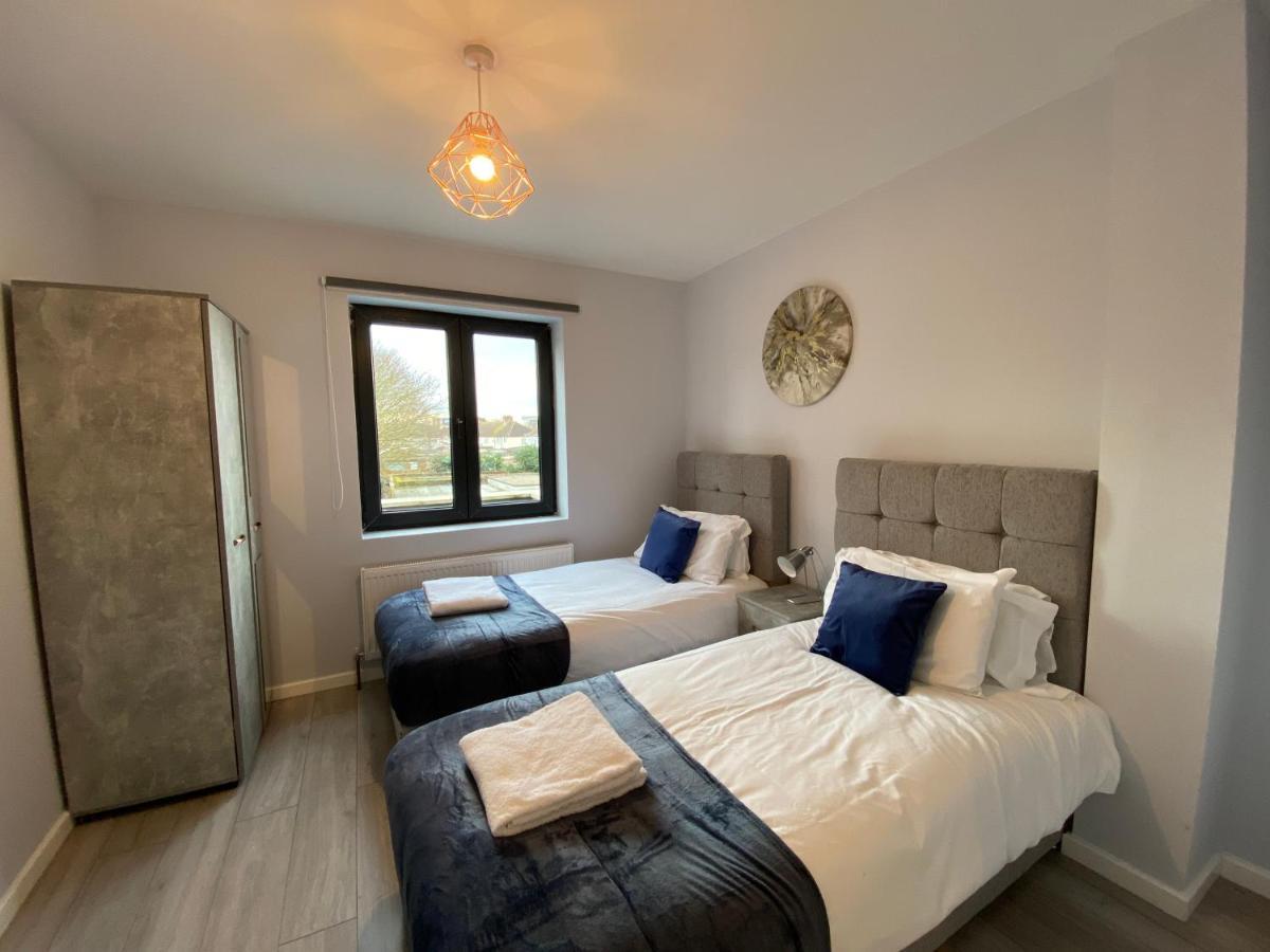 Cosy Flats Near Heathrow, Group Bookings Available With Parking Space Hounslow Exterior foto