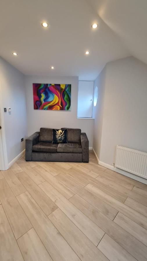 Cosy Flats Near Heathrow, Group Bookings Available With Parking Space Hounslow Exterior foto