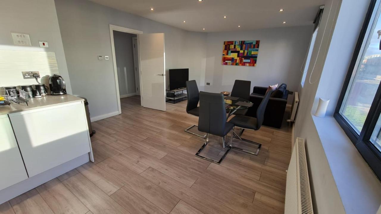 Cosy Flats Near Heathrow, Group Bookings Available With Parking Space Hounslow Exterior foto