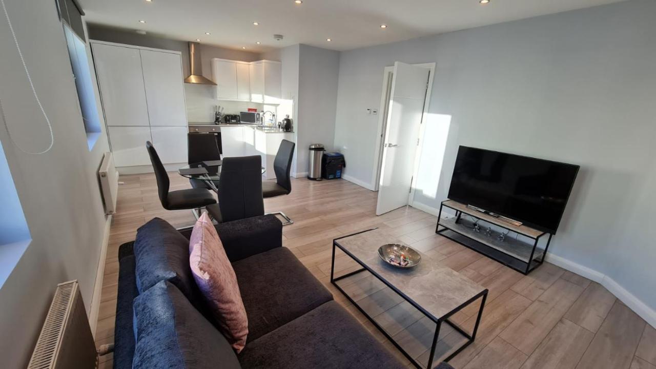 Cosy Flats Near Heathrow, Group Bookings Available With Parking Space Hounslow Exterior foto