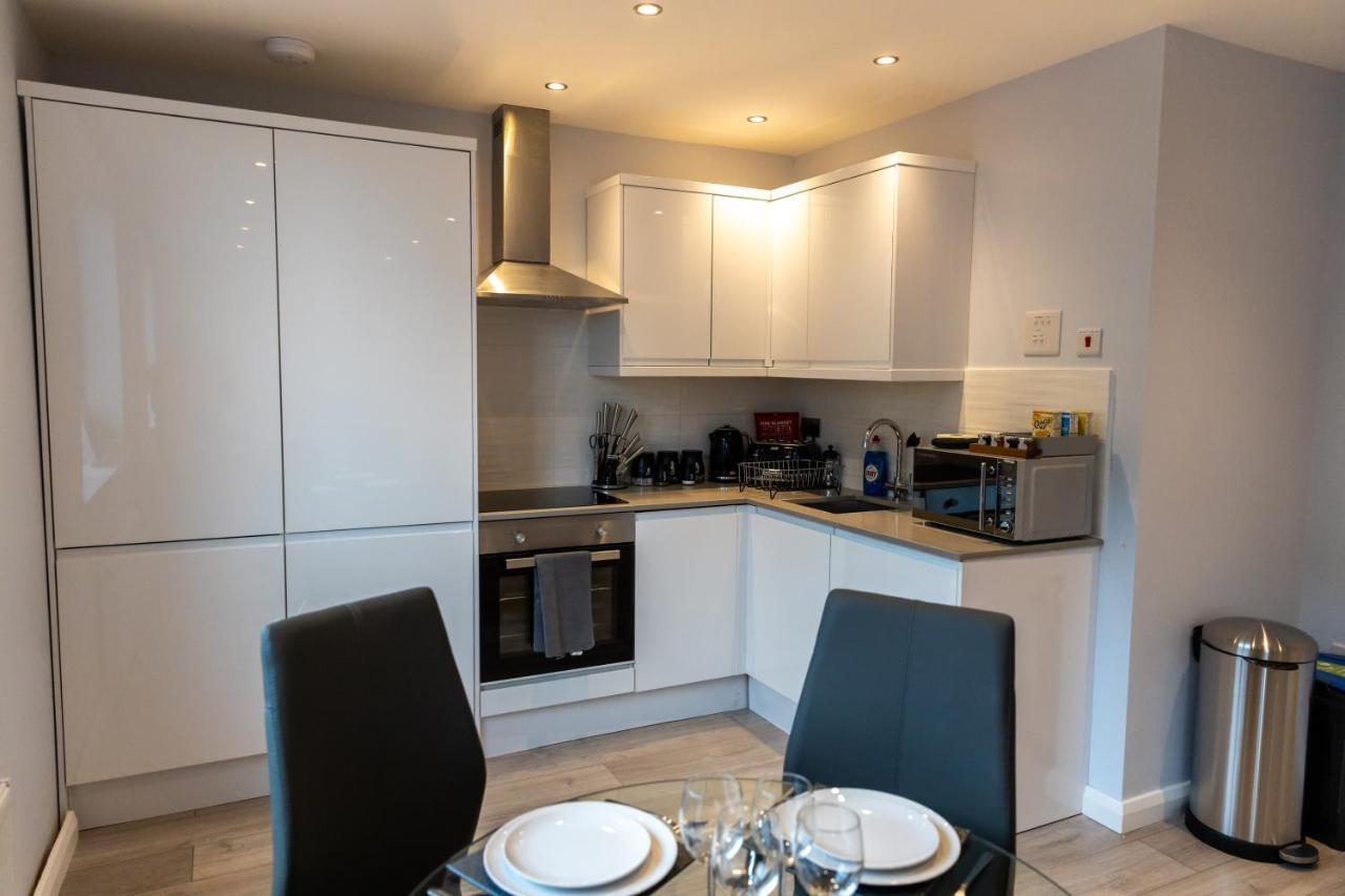 Cosy Flats Near Heathrow, Group Bookings Available With Parking Space Hounslow Exterior foto