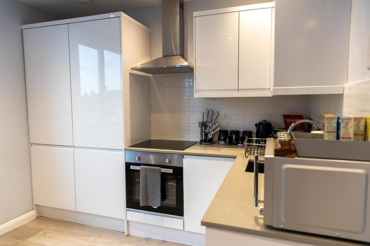 Cosy Flats Near Heathrow, Group Bookings Available With Parking Space Hounslow Exterior foto