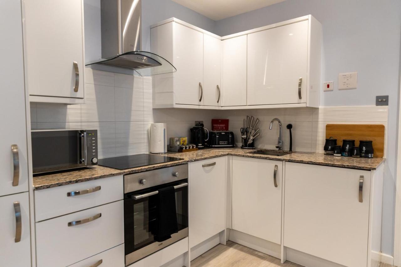 Cosy Flats Near Heathrow, Group Bookings Available With Parking Space Hounslow Exterior foto