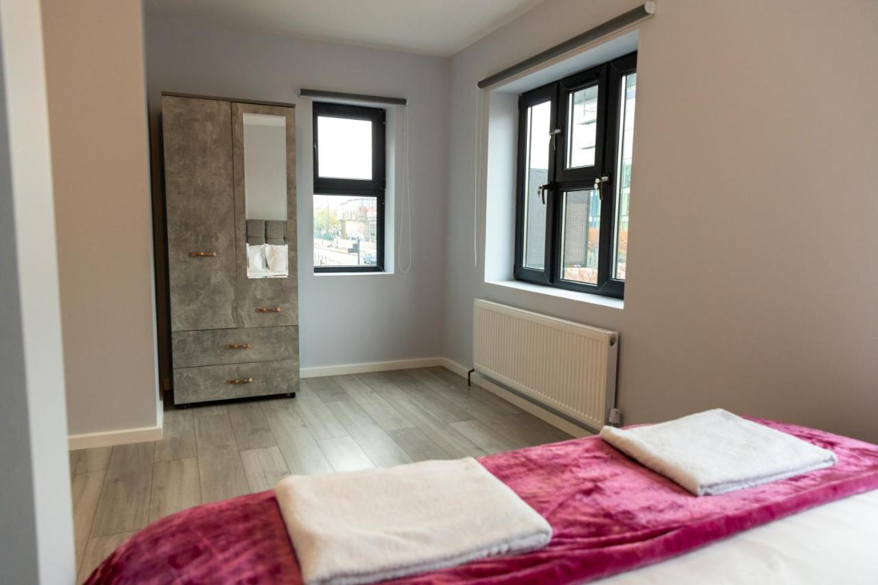 Cosy Flats Near Heathrow, Group Bookings Available With Parking Space Hounslow Exterior foto