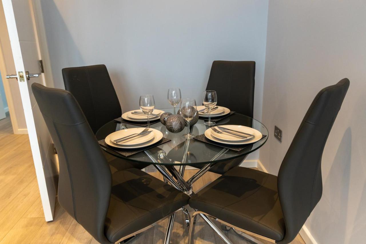 Cosy Flats Near Heathrow, Group Bookings Available With Parking Space Hounslow Exterior foto