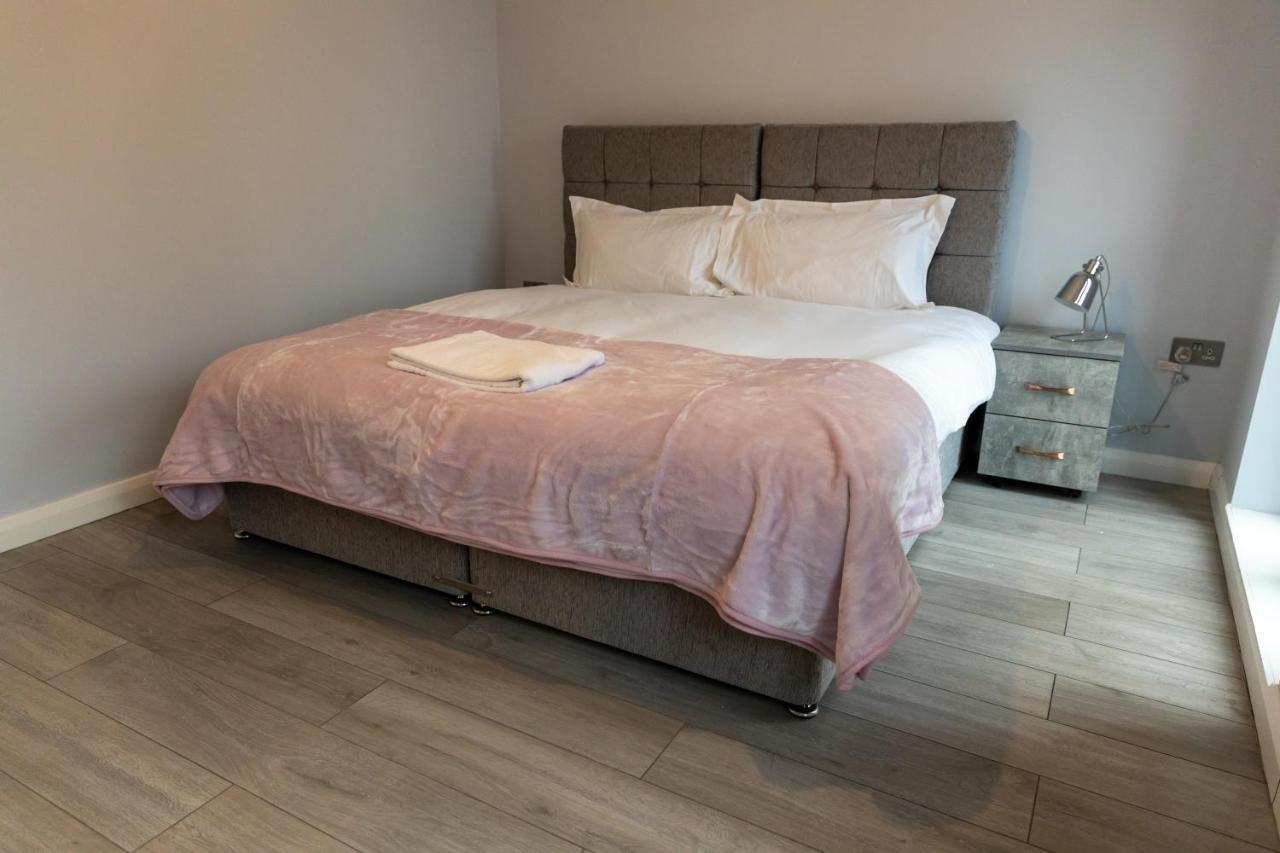 Cosy Flats Near Heathrow, Group Bookings Available With Parking Space Hounslow Exterior foto