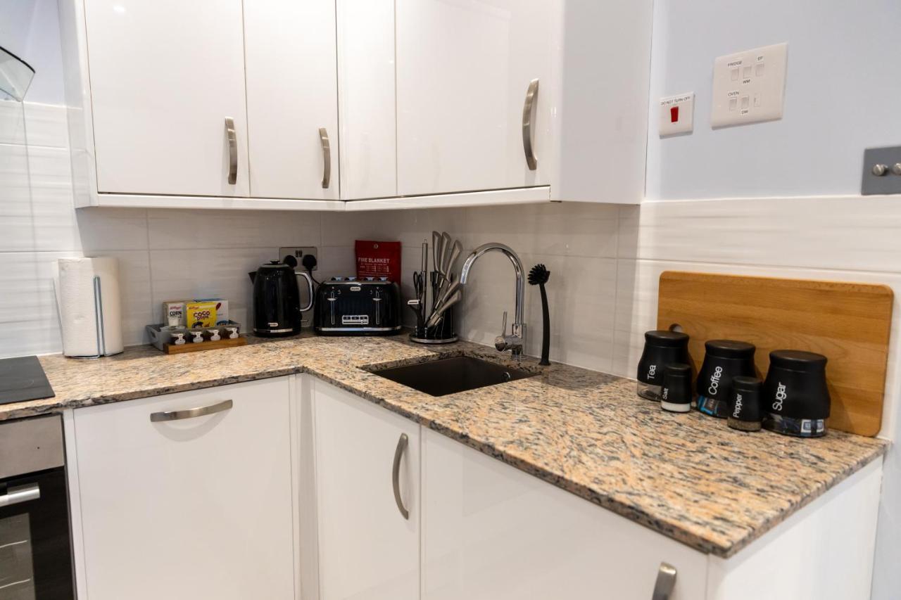 Cosy Flats Near Heathrow, Group Bookings Available With Parking Space Hounslow Exterior foto